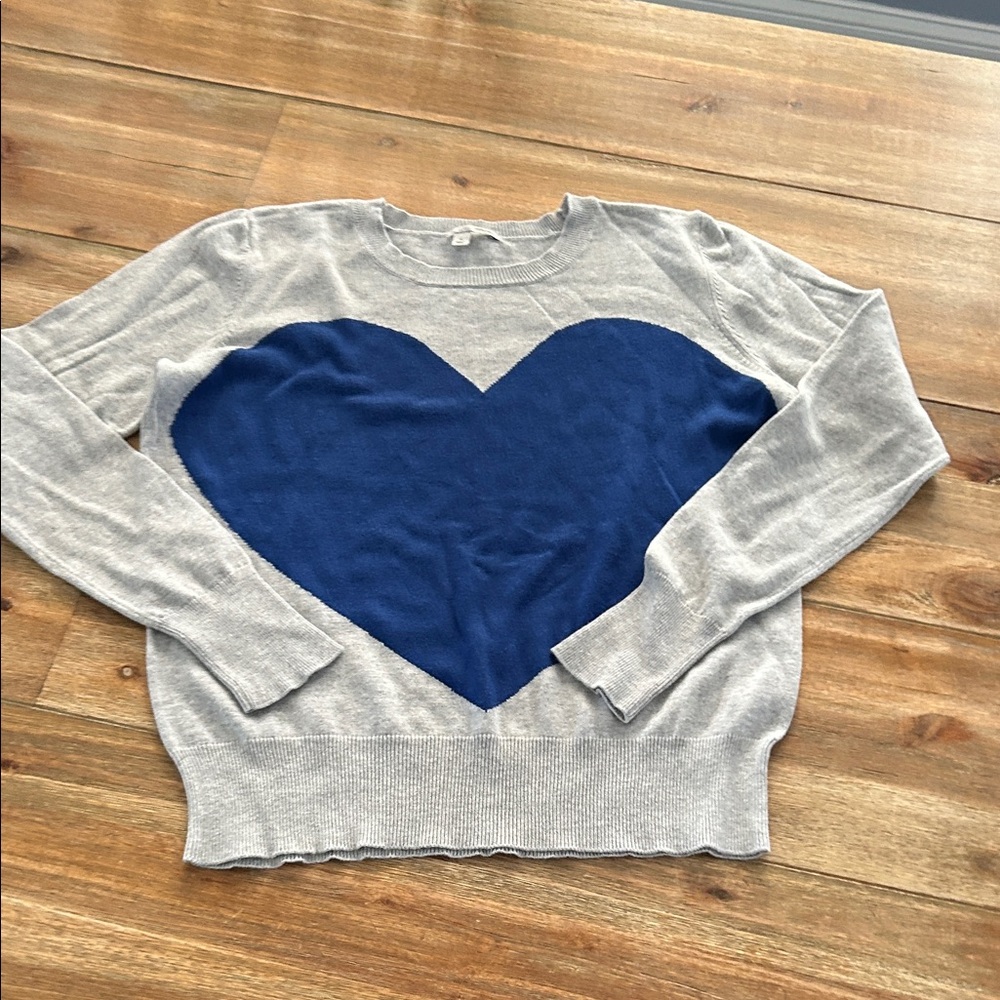 Elegant Gray Sweater with Navy Heart Accent